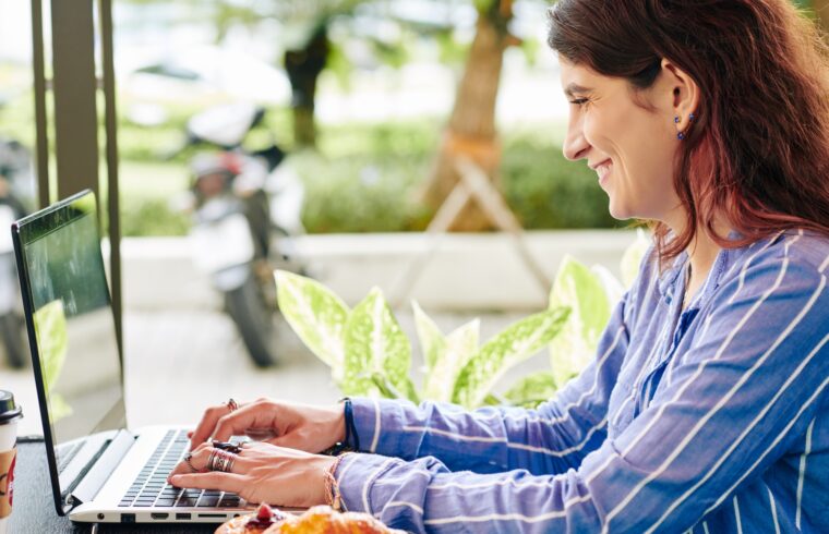 Freelance woman answering e-mails