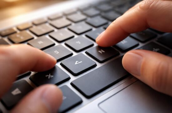 découvrez des astuces pratiques pour taper rapidement les signes inférieur () sur votre clavier.