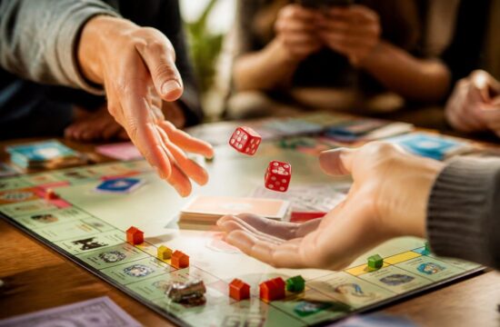 découvrez comment augmenter vos chances de gagner avec les dés gratuits dans monopoly go le 14 décembre grâce à nos astuces et conseils pratiques.